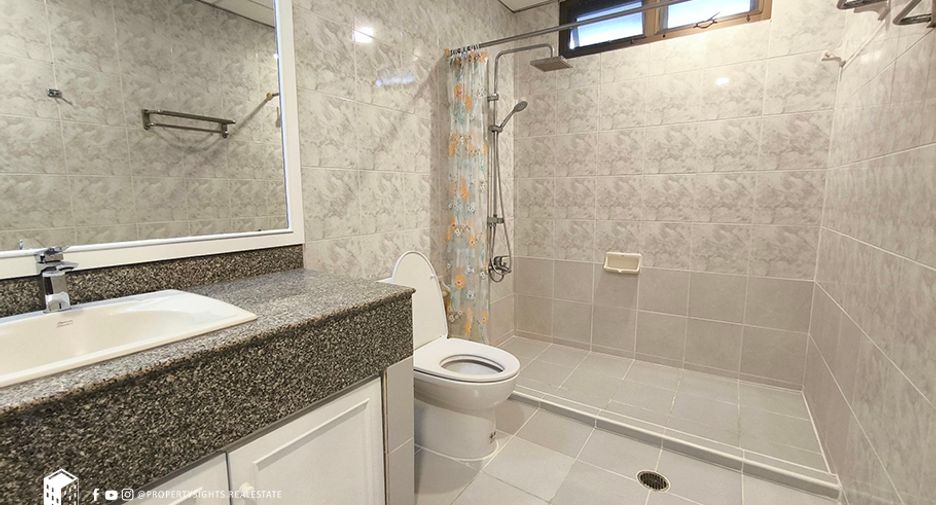 For rent 4 bedrooms condo in Watthana, Bangkok