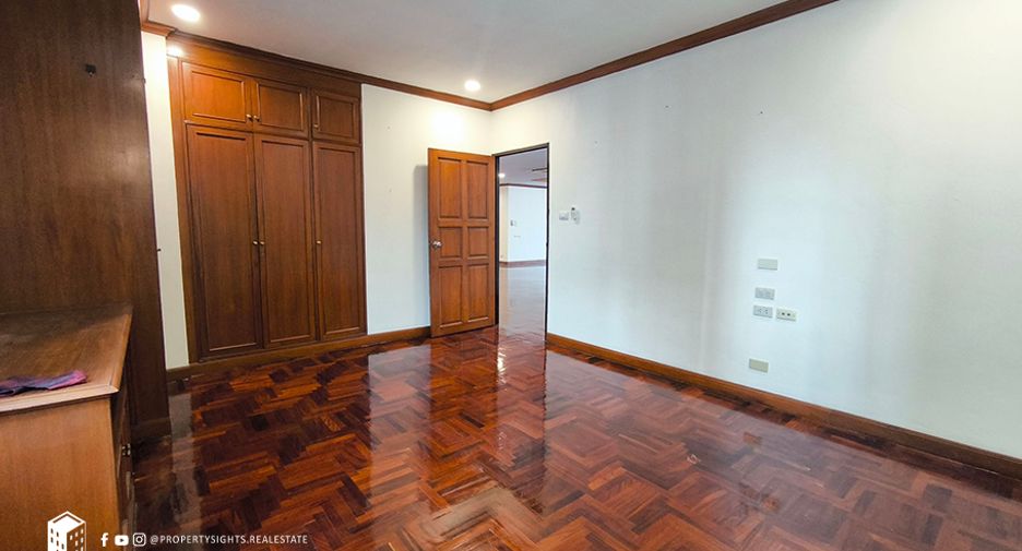 For rent 4 bedrooms condo in Watthana, Bangkok