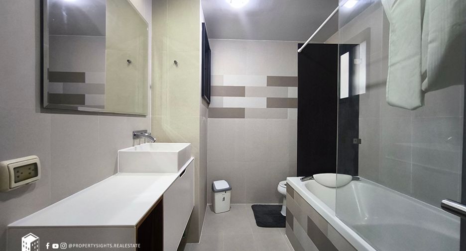 For rent 2 bedrooms condo in Khlong Toei, Bangkok