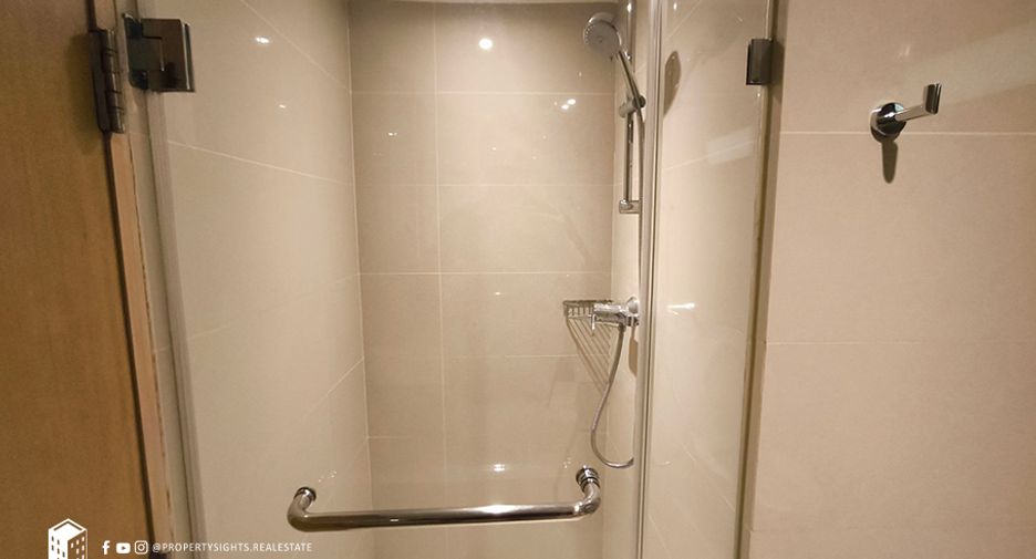 For rent 3 bedrooms condo in Pathum Wan, Bangkok