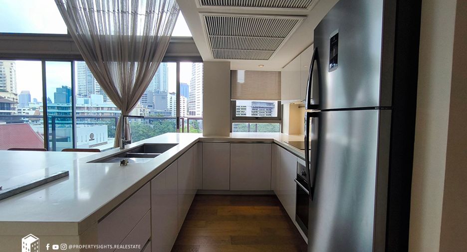 For rent 3 bedrooms condo in Pathum Wan, Bangkok