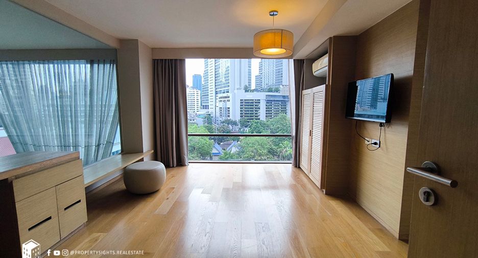 For rent 3 bedrooms condo in Pathum Wan, Bangkok
