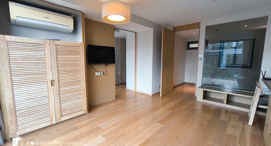 For rent 3 bedrooms condo in Pathum Wan, Bangkok