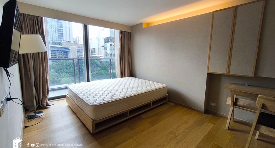 For rent 3 bedrooms condo in Pathum Wan, Bangkok