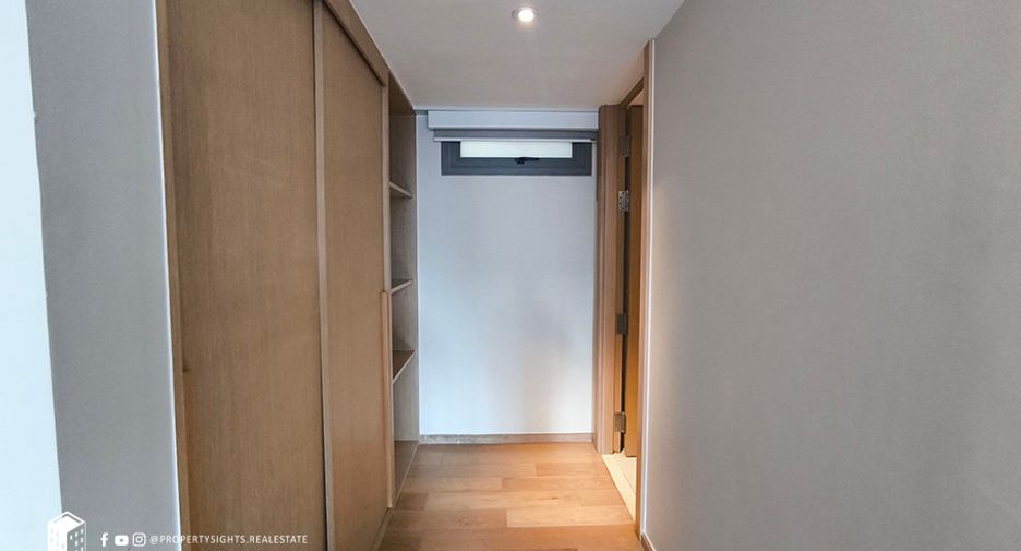 For rent 3 bedrooms condo in Pathum Wan, Bangkok