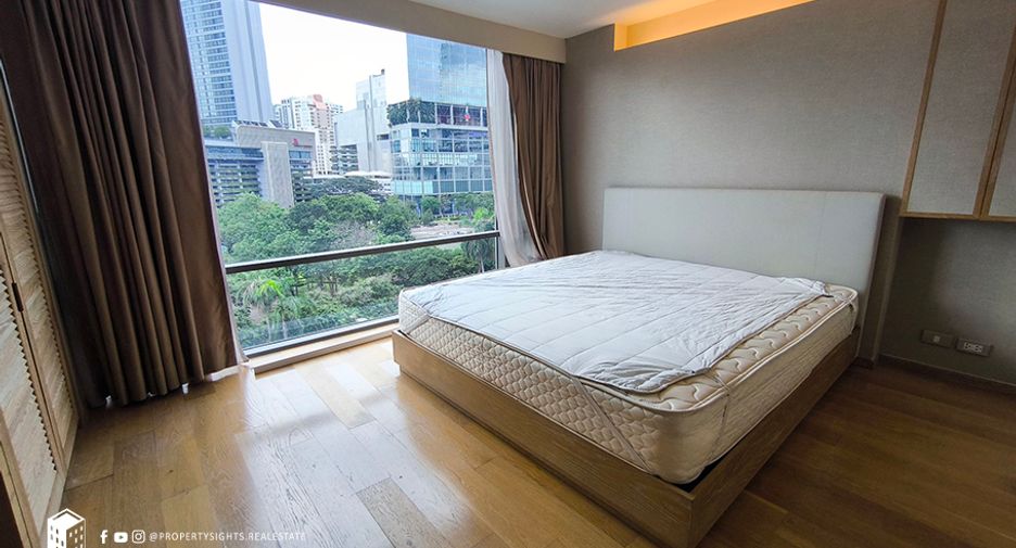 For rent 3 bedrooms condo in Pathum Wan, Bangkok