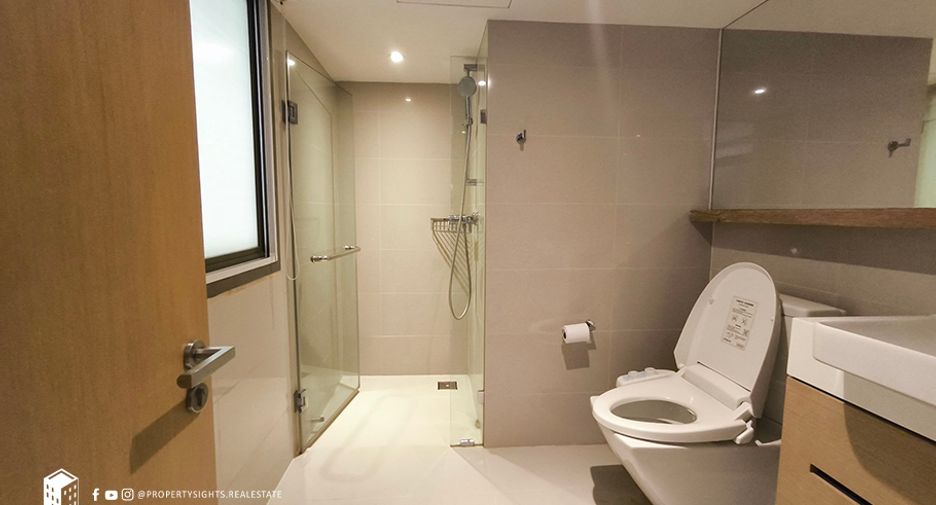 For rent 3 bedrooms condo in Pathum Wan, Bangkok
