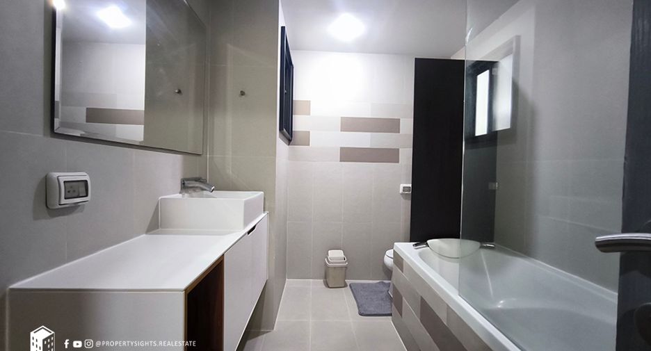 For rent 2 bedrooms condo in Khlong Toei, Bangkok