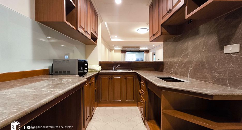 For rent 3 bedrooms condo in Khlong Toei, Bangkok
