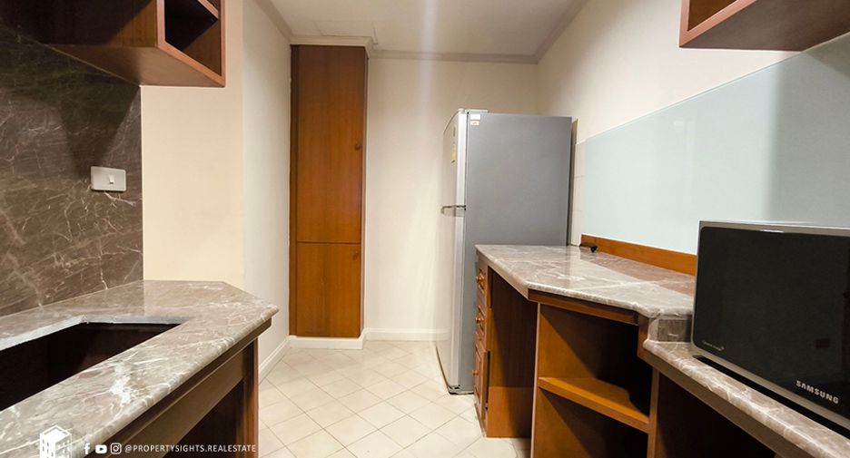 For rent 3 bedrooms condo in Khlong Toei, Bangkok