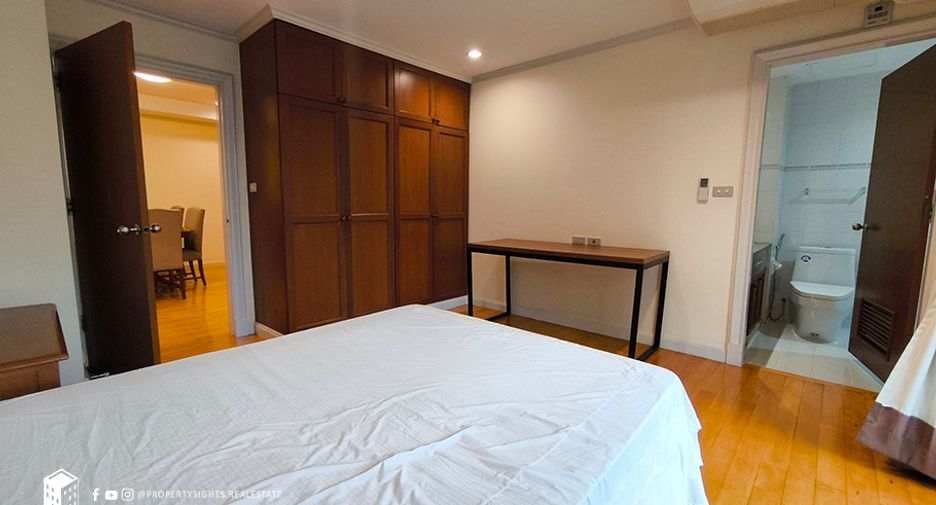 For rent 3 bedrooms condo in Khlong Toei, Bangkok