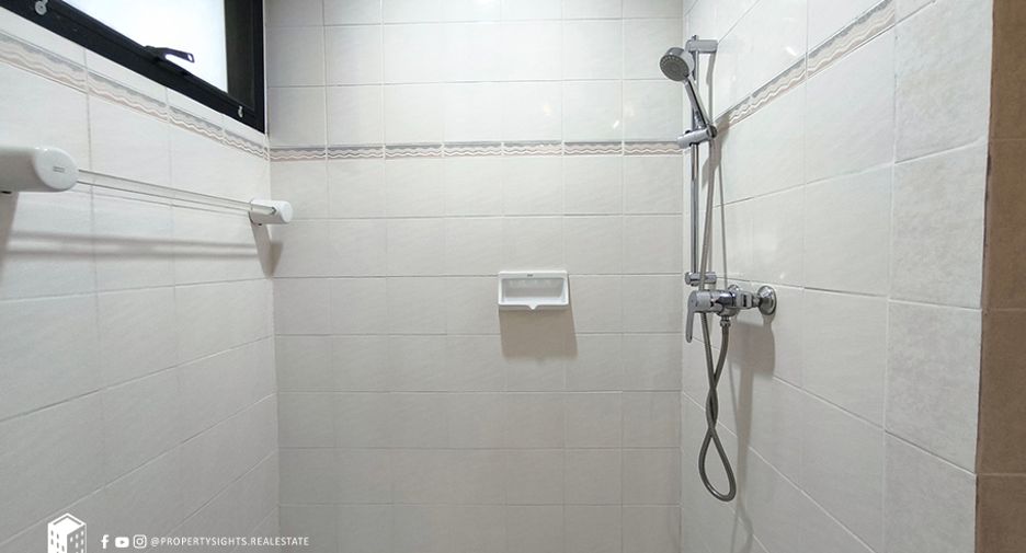For rent 3 bedrooms condo in Khlong Toei, Bangkok