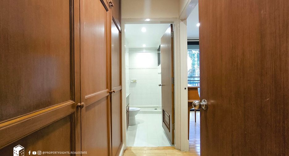 For rent 3 bedrooms condo in Khlong Toei, Bangkok