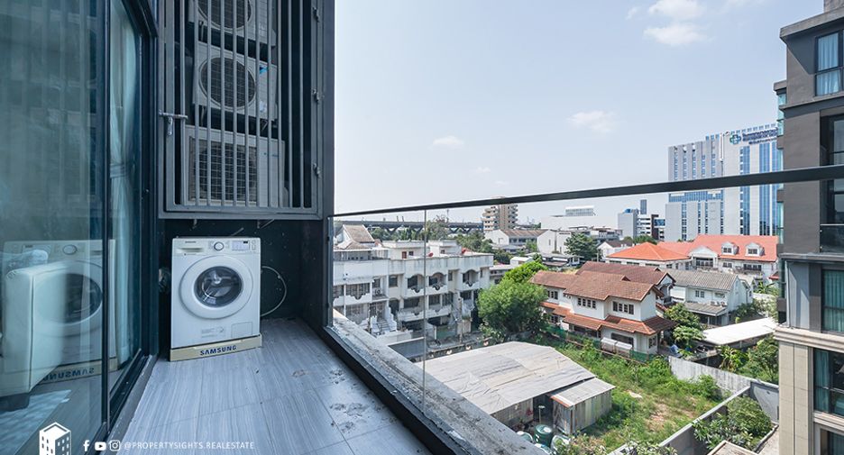 For rent 3 bedrooms condo in Phra Khanong, Bangkok