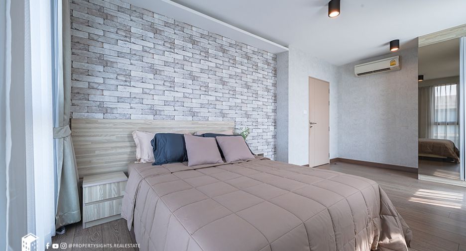 For rent 3 bedrooms condo in Phra Khanong, Bangkok