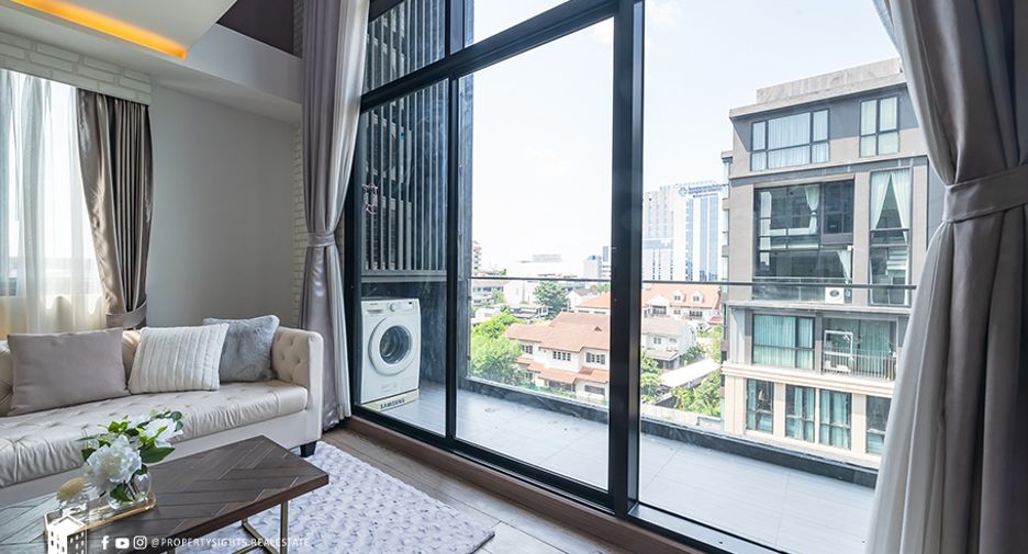 For rent 3 bedrooms condo in Phra Khanong, Bangkok