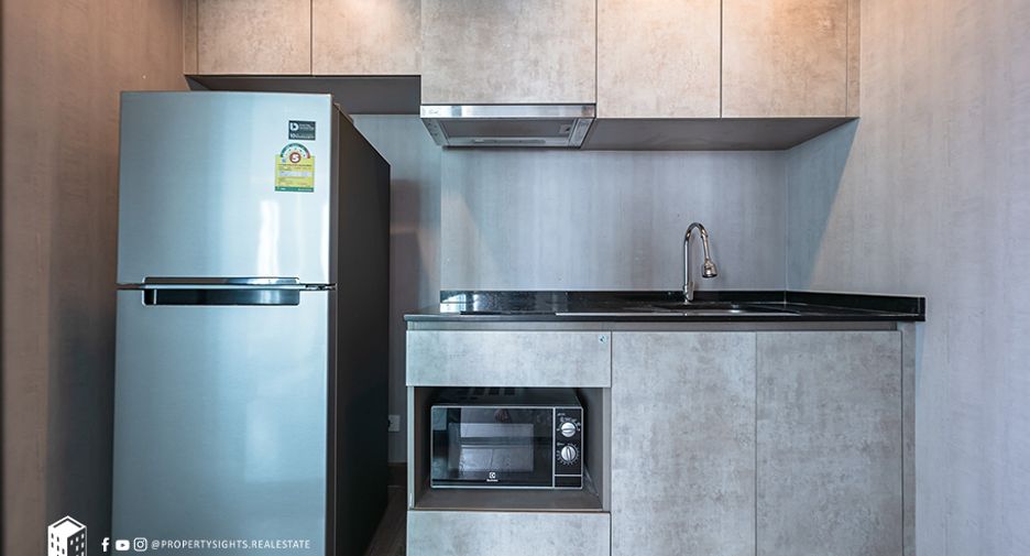 For rent 3 bedrooms condo in Phra Khanong, Bangkok