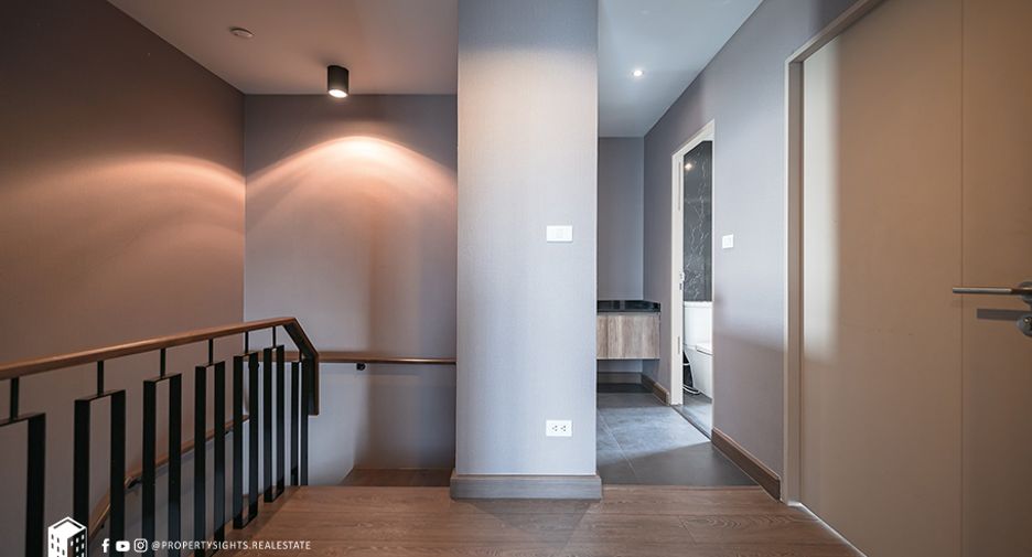 For rent 3 bedrooms condo in Phra Khanong, Bangkok