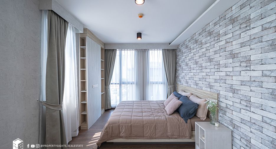 For rent 3 bedrooms condo in Phra Khanong, Bangkok