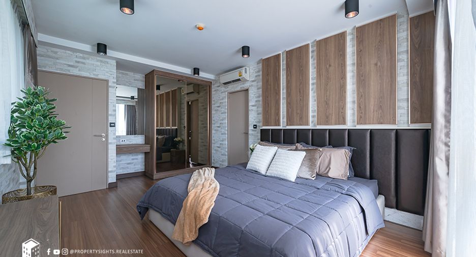 For rent 3 bedrooms condo in Phra Khanong, Bangkok