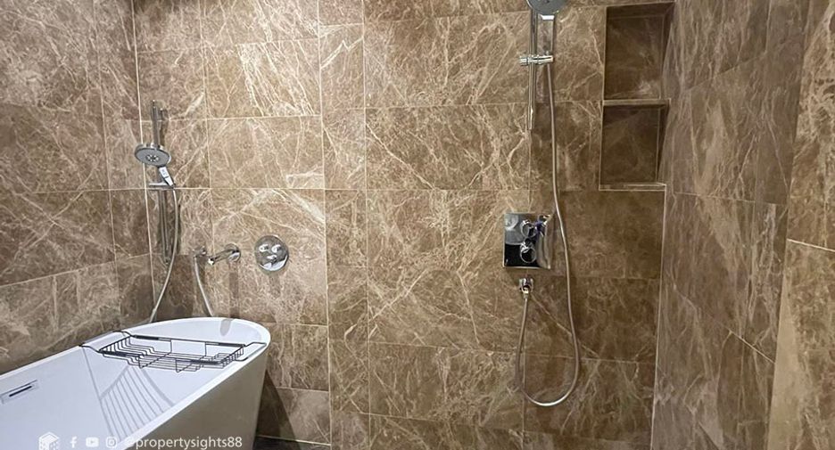 For rent 2 bedrooms condo in Pathum Wan, Bangkok