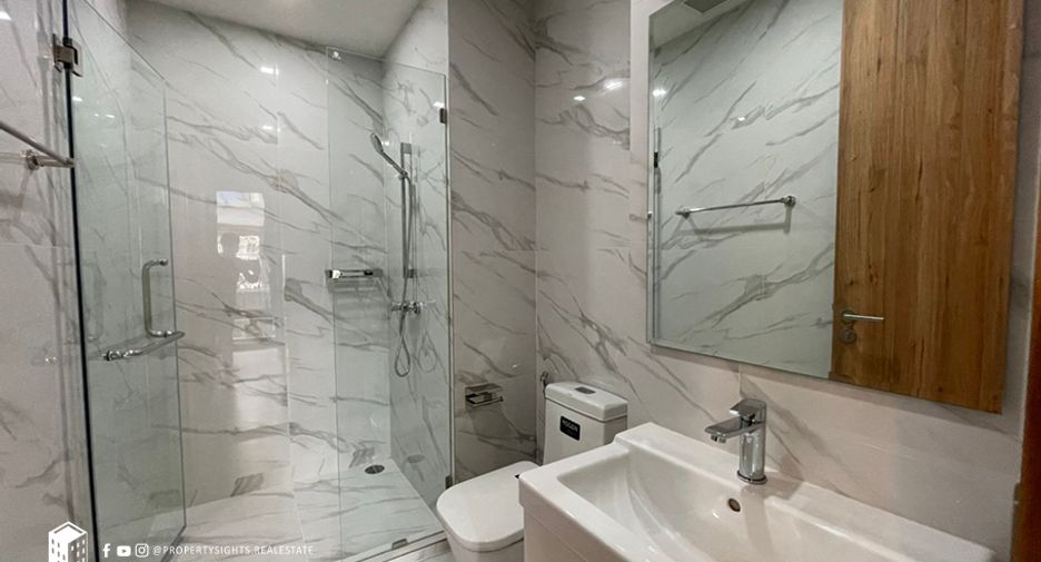 For rent 2 bedrooms condo in Pathum Wan, Bangkok