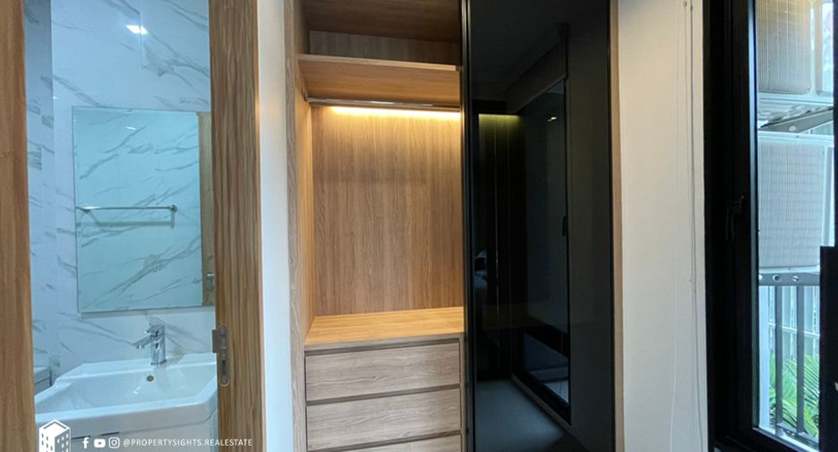 For rent 2 bedrooms condo in Pathum Wan, Bangkok