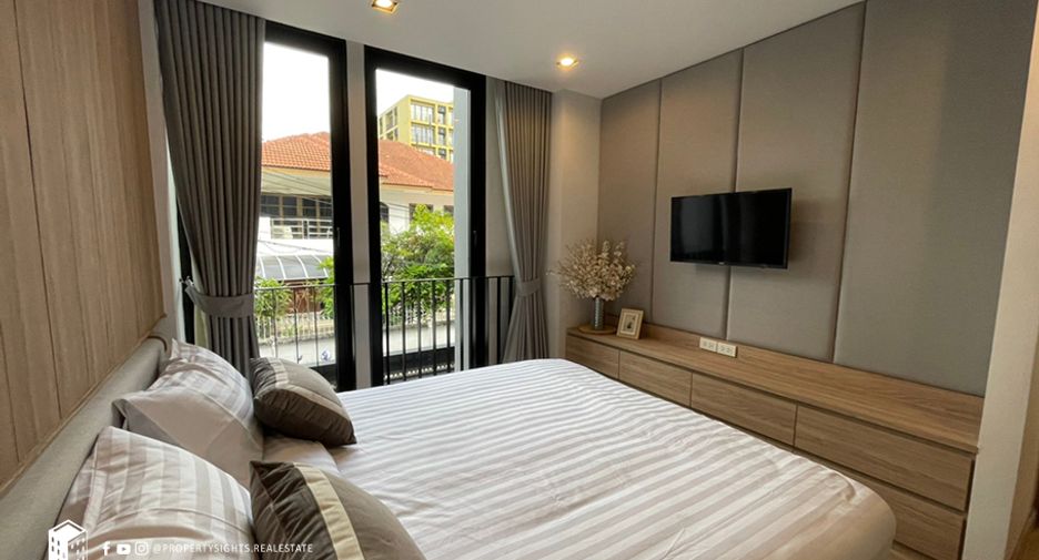 For rent 2 bedrooms condo in Pathum Wan, Bangkok