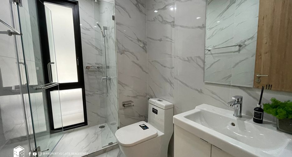 For rent 2 bedrooms condo in Pathum Wan, Bangkok
