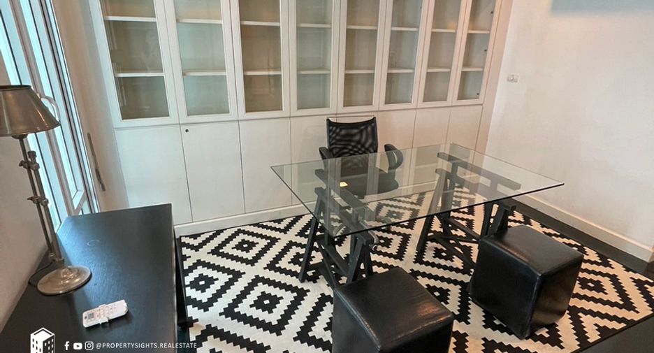 For rent 4 bedrooms house in Pathum Wan, Bangkok