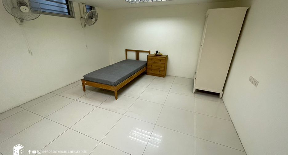For rent 4 bedrooms house in Pathum Wan, Bangkok