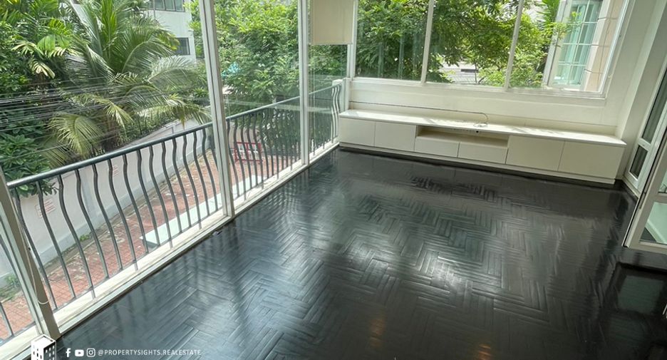 For rent 4 bedrooms house in Pathum Wan, Bangkok