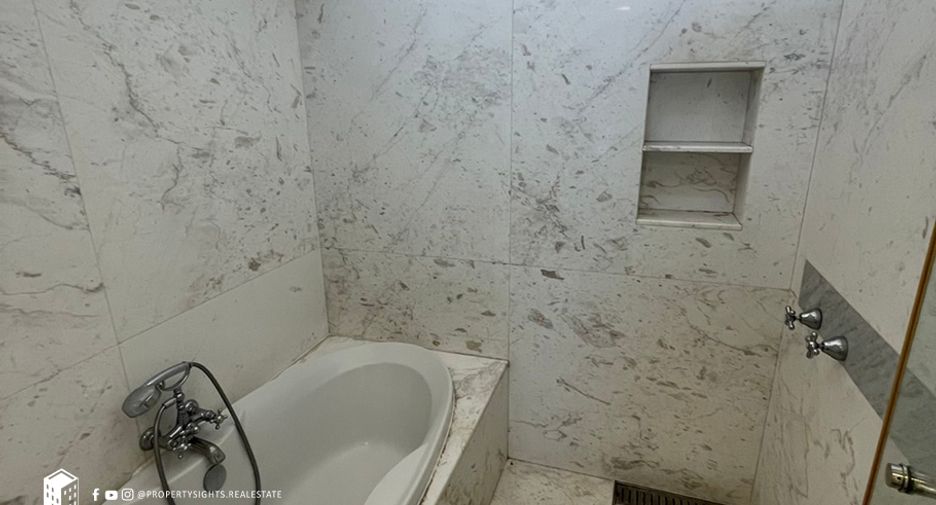 For rent 4 bedrooms house in Pathum Wan, Bangkok