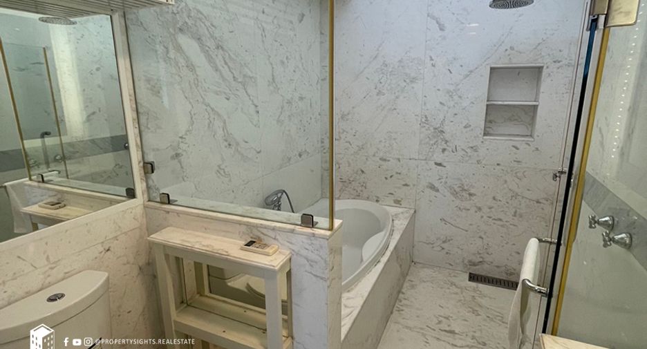 For rent 4 bedrooms house in Pathum Wan, Bangkok