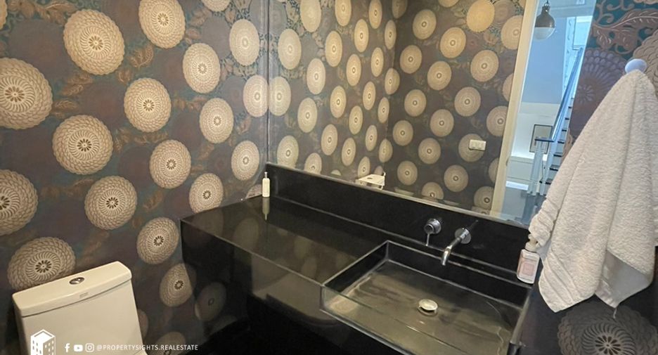 For rent 4 bedrooms house in Pathum Wan, Bangkok