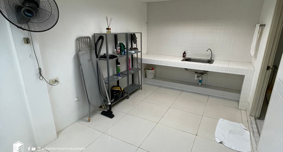 For rent 4 bedrooms house in Pathum Wan, Bangkok