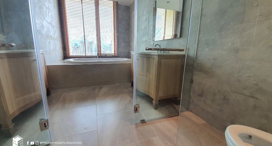 For rent 3 ベッドルーム condo in Sathon, Bangkok