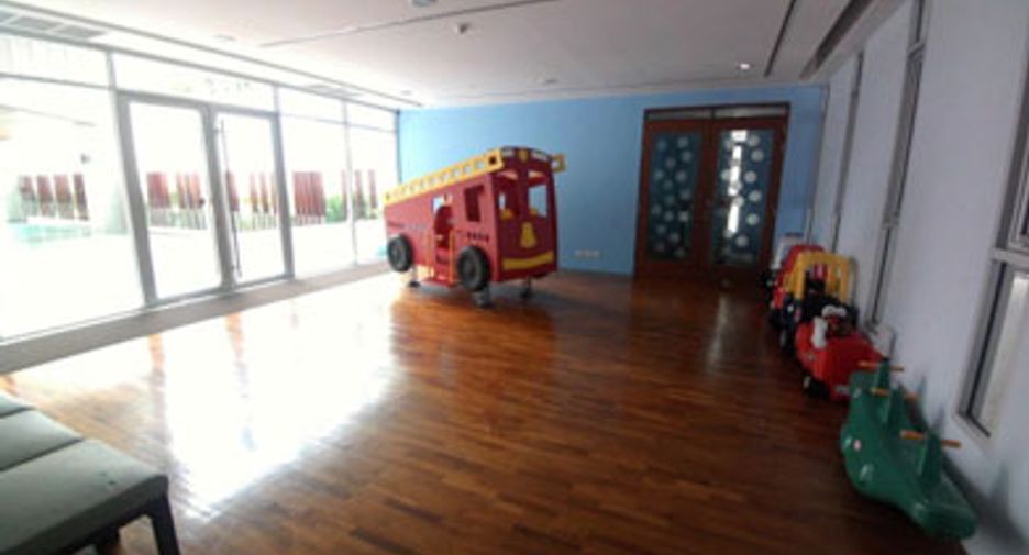 For rent 3 bedrooms condo in Watthana, Bangkok