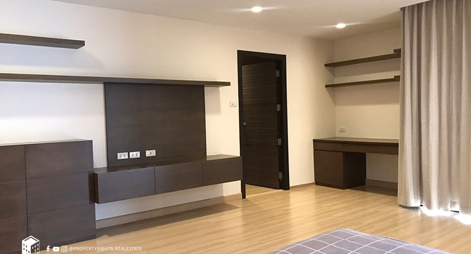 For rent 2 bedrooms condo in Watthana, Bangkok