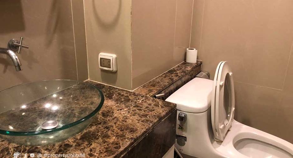 For rent 2 bedrooms condo in Khlong Toei, Bangkok