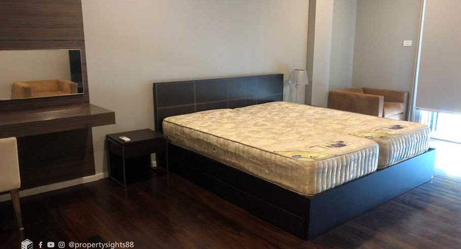 For rent 2 bedrooms condo in Khlong Toei, Bangkok