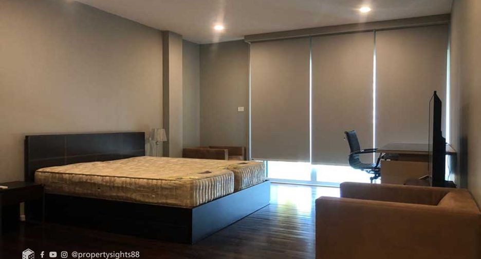 For rent 2 bedrooms condo in Khlong Toei, Bangkok