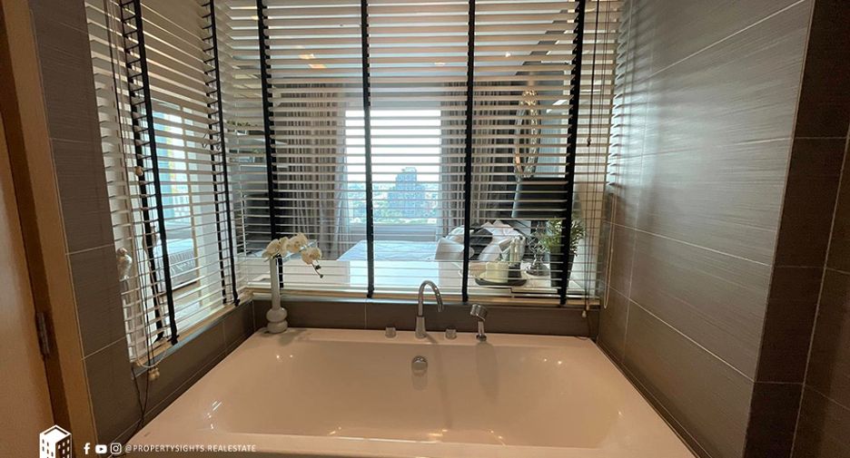 For rent 2 bedrooms condo in Khlong Toei, Bangkok