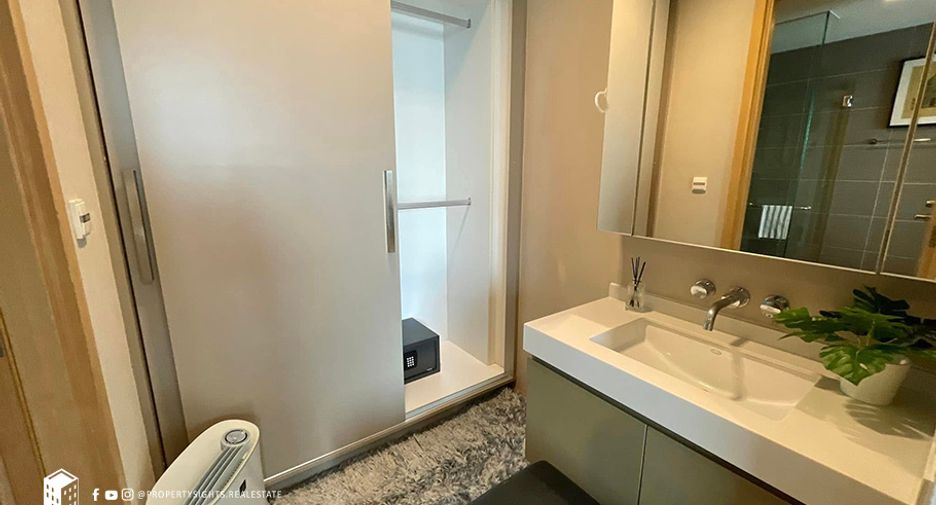 For rent 2 bedrooms condo in Khlong Toei, Bangkok
