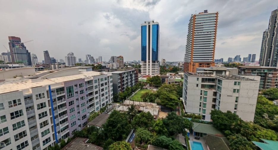 For rent 2 bedrooms condo in Watthana, Bangkok