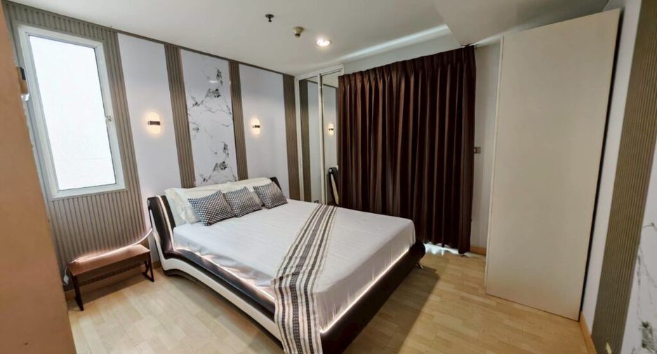For rent 2 bedrooms condo in Watthana, Bangkok