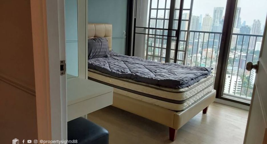 Condo en alquiler de 3 habitaciones en Khlong Toei, Bangkok
