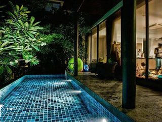 For rent 4 bedrooms house in Khlong Toei, Bangkok