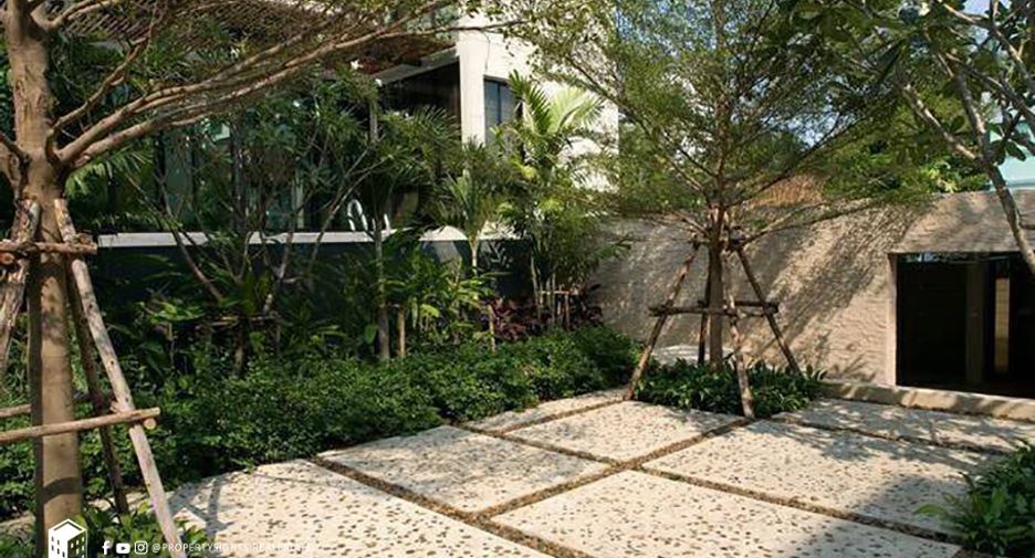 For rent 4 bedrooms house in Khlong Toei, Bangkok