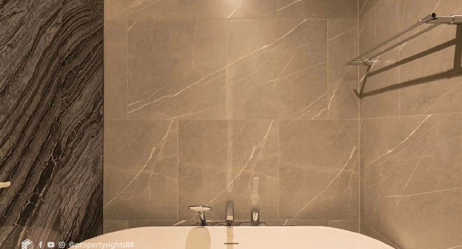 For rent 2 bedrooms condo in Watthana, Bangkok